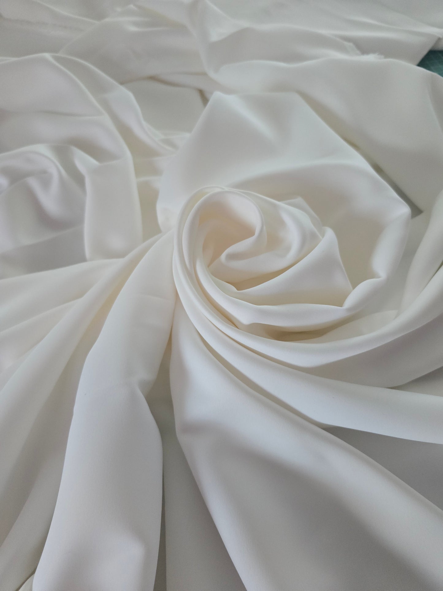 STOFFPAKET*** 5 x (insg. 5,75 m) Brautsatin matt, fließend, schwerfallend, ivory
