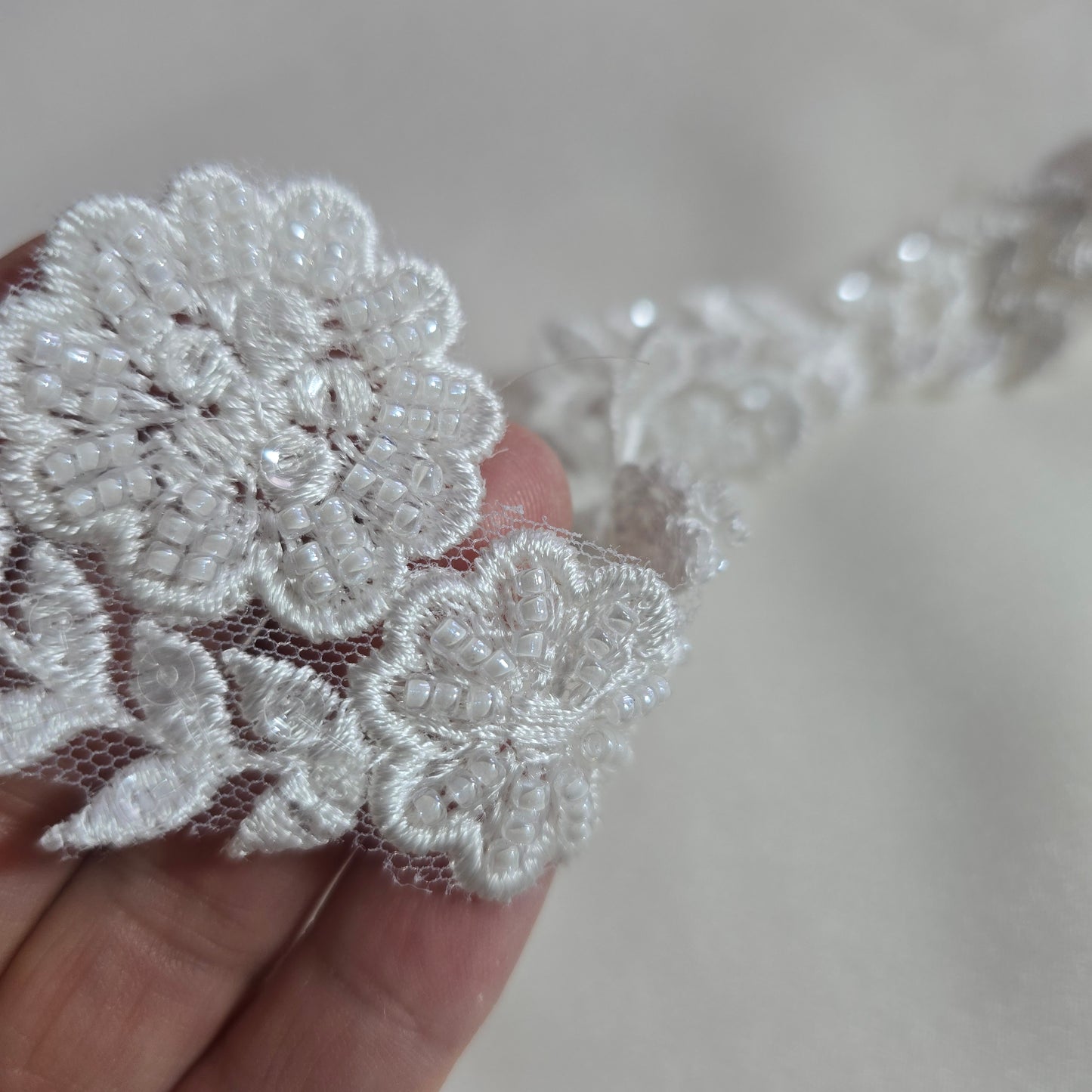 Spitzenband mit Perlen und Pailletten, ivory