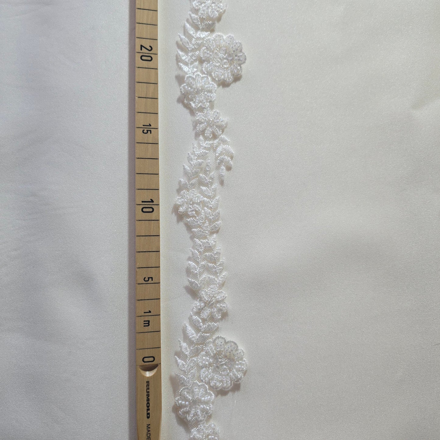 Spitzenband mit Perlen und Pailletten, ivory