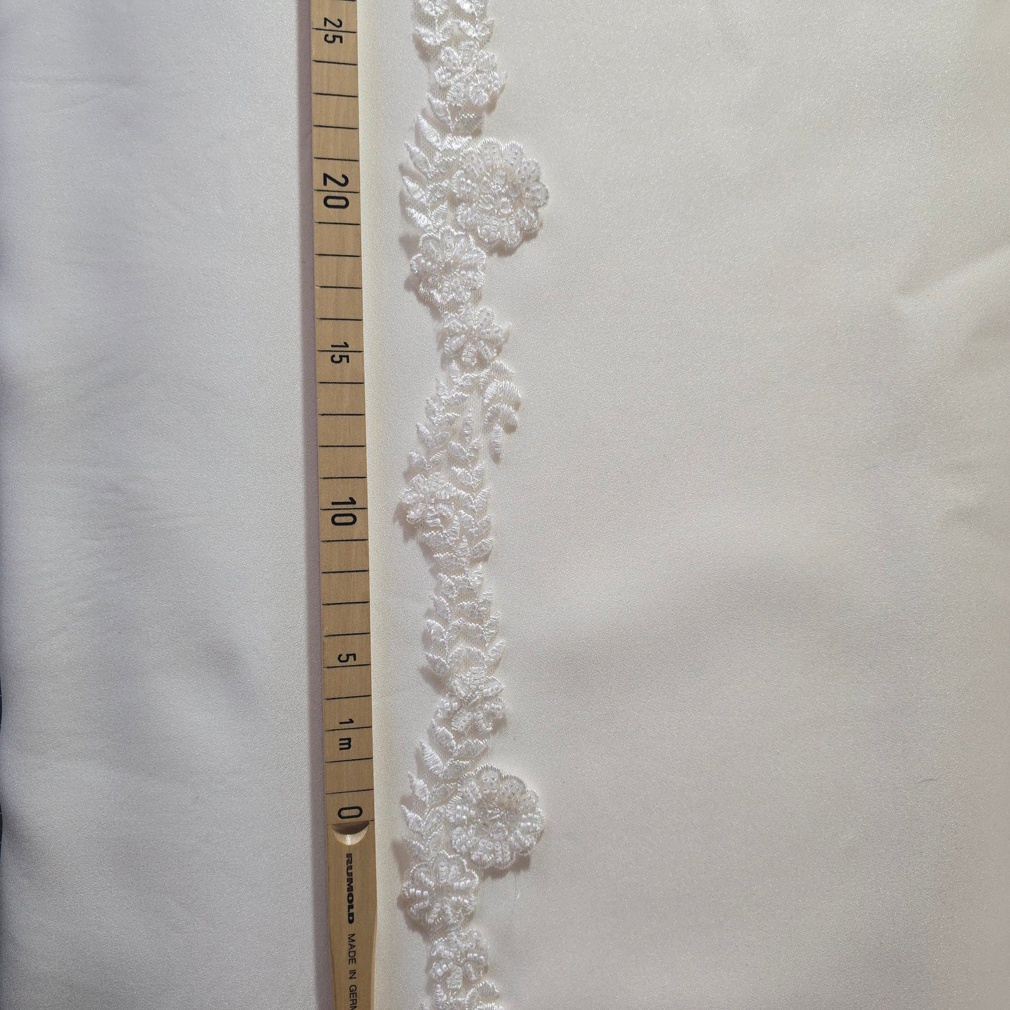 Spitzenband mit Perlen und Pailletten, ivory