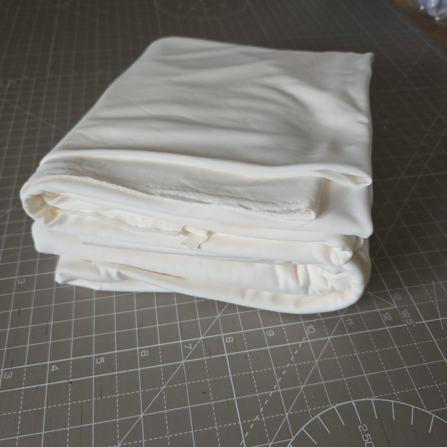 STOFFPAKET*** 2 x Futterstoff, hoch elastisch, fließend, sehr weich, zus. 3,55 lfm, ivory