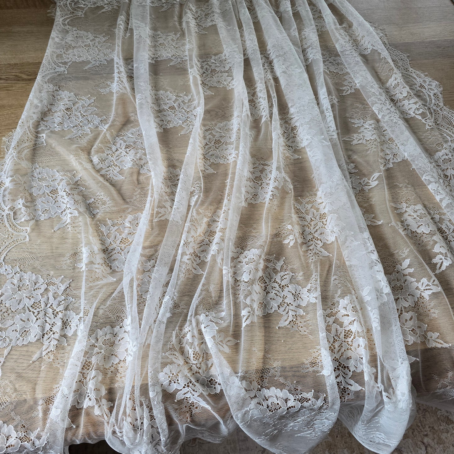 Brautspitze, Französische Spitze, Chantilly, zart & edel, offwhite, ab 45 cm bestellbar
