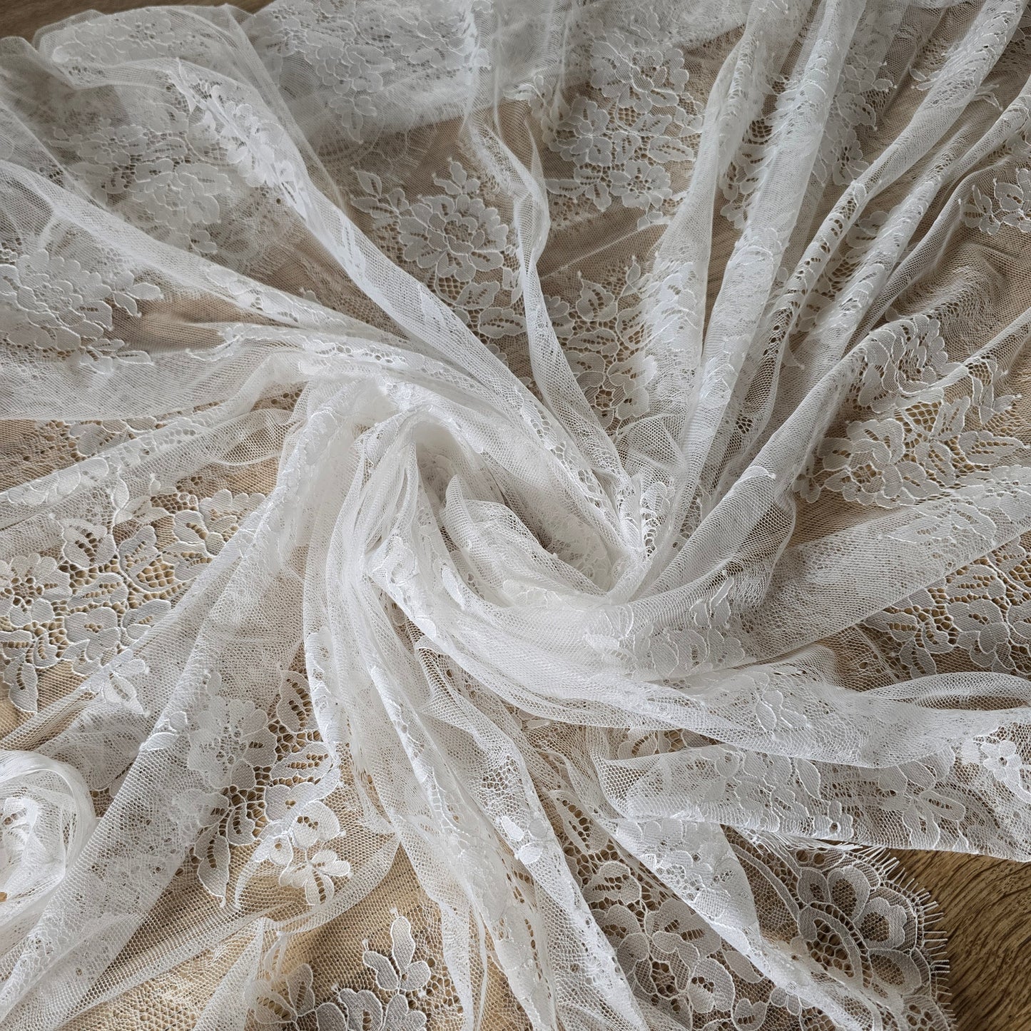 Brautspitze, Französische Spitze, Chantilly, zart & edel, offwhite, ab 45 cm bestellbar