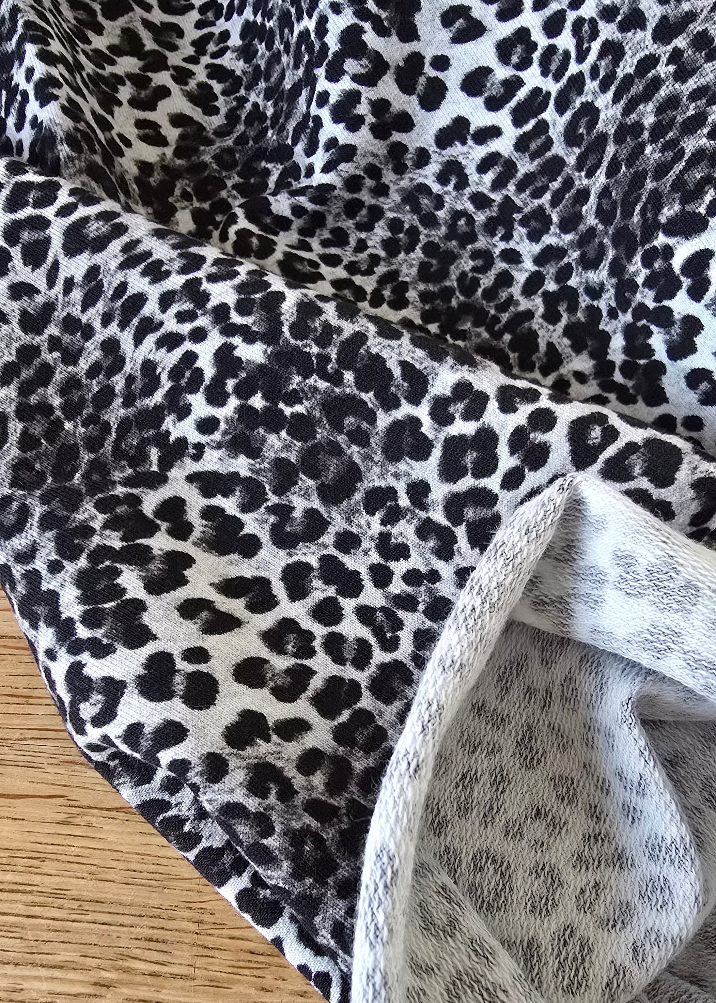 French Terry Leo-offwhite/schwarz