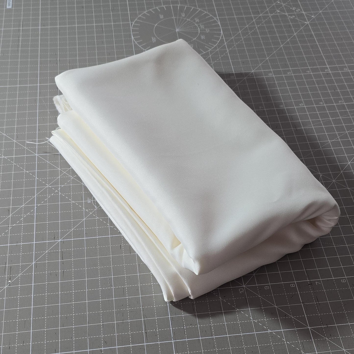 2,25 lfm Brautsatin, Satin dick, geschmeidig, ivory