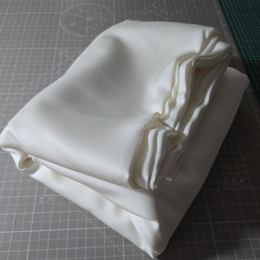 4,80 lfm Brautsatin, Satin weich, dick, seidenmatt, ivory