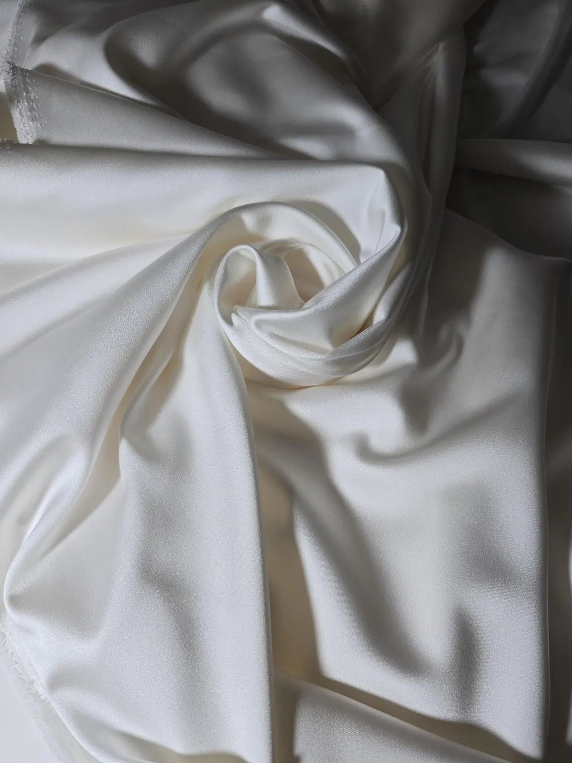 Brautsatin stretch