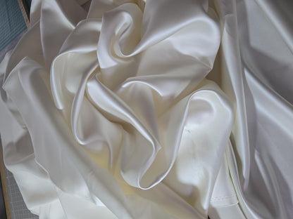 2,25 lfm Brautsatin, Satin dick, geschmeidig, ivory