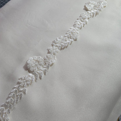 Spitzenband mit Perlen und Pailletten, ivory