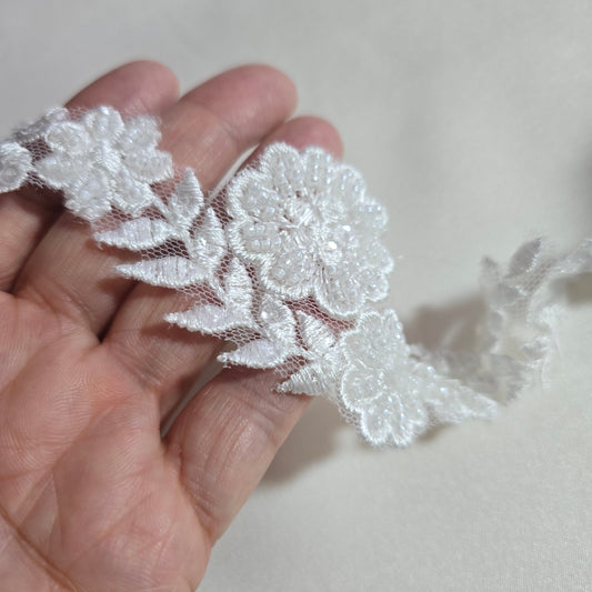Spitzenband mit Perlen und Pailletten, ivory