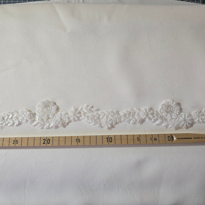 Spitzenband mit Perlen und Pailletten, ivory