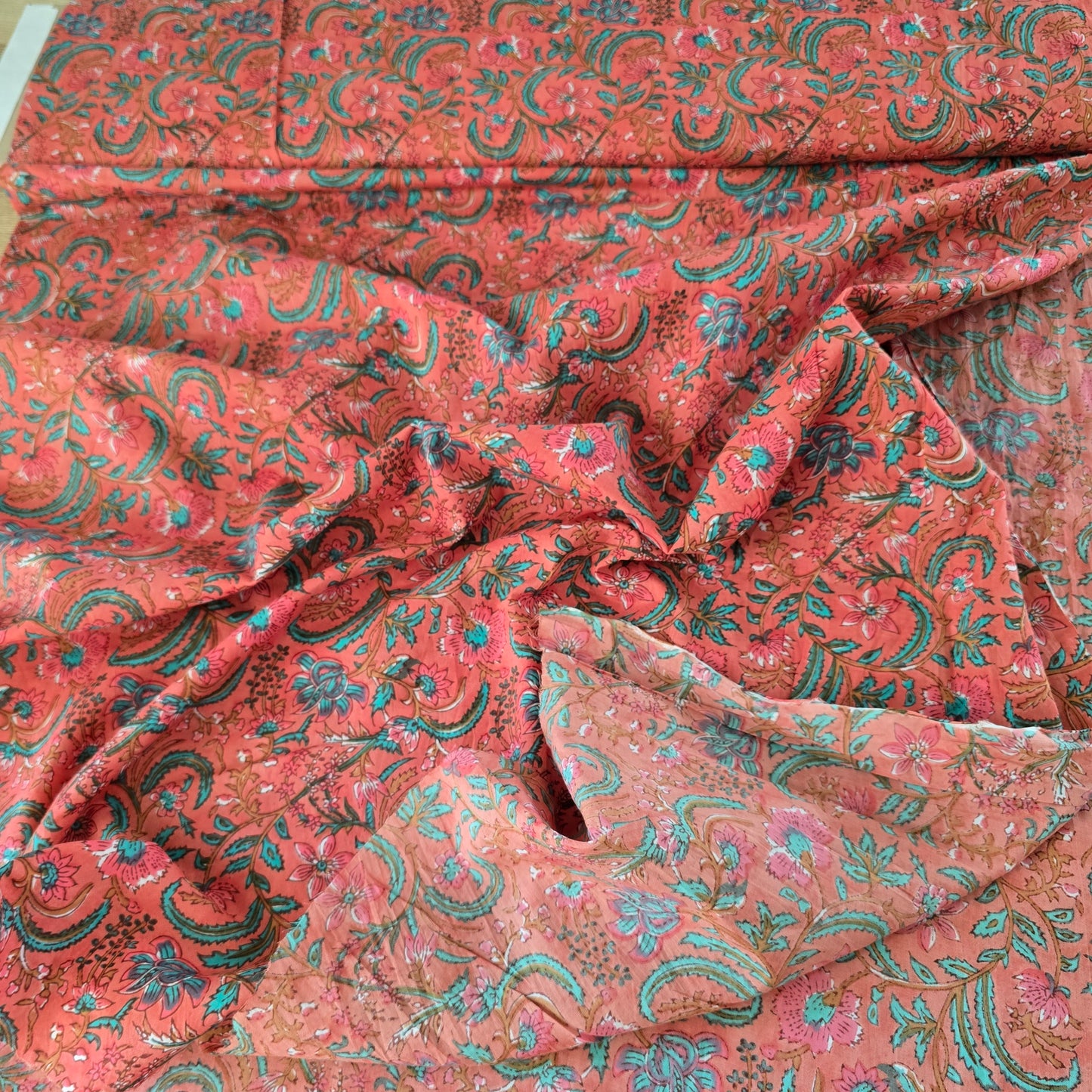 Baumwoll-Voile, Koralle mit Rankenmuster, luftig, leicht, Blusenstoff, Sommerstoff