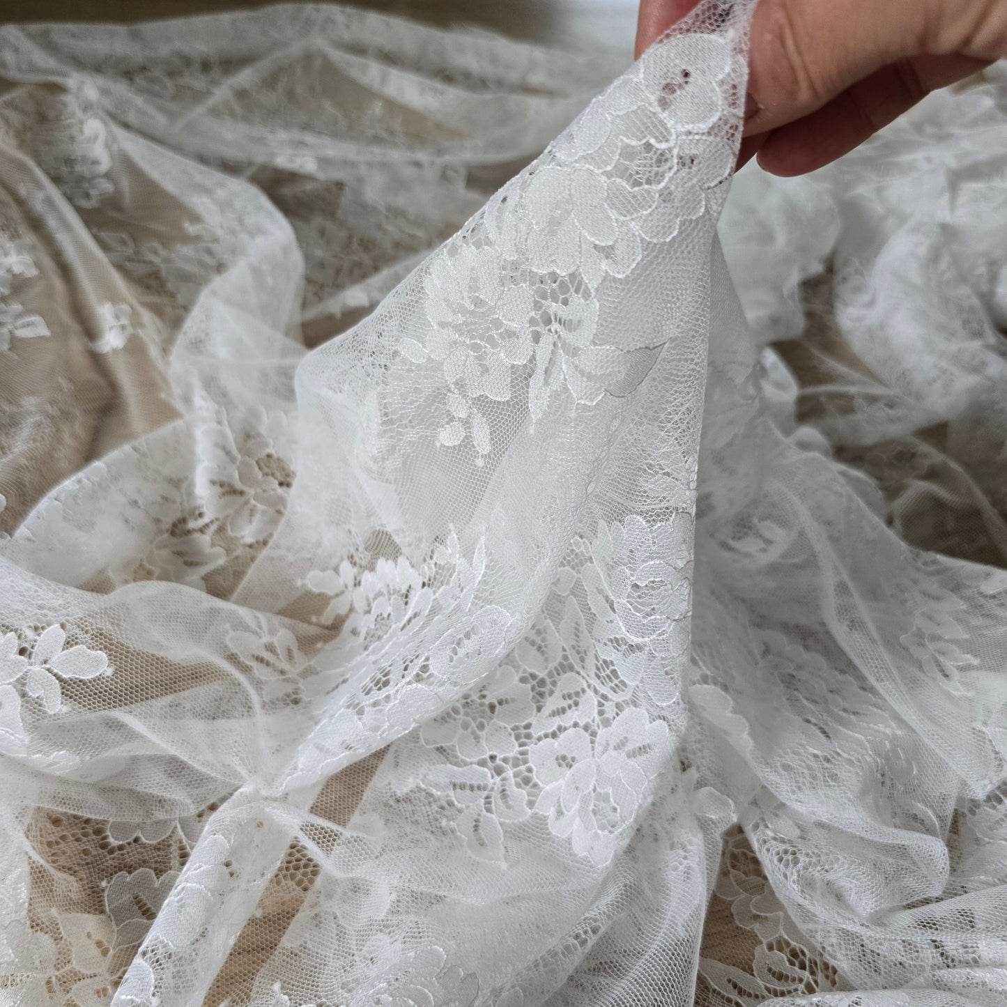 Brautspitze, Französische Spitze, Chantilly, zart & edel, offwhite, ab 45 cm bestellbar