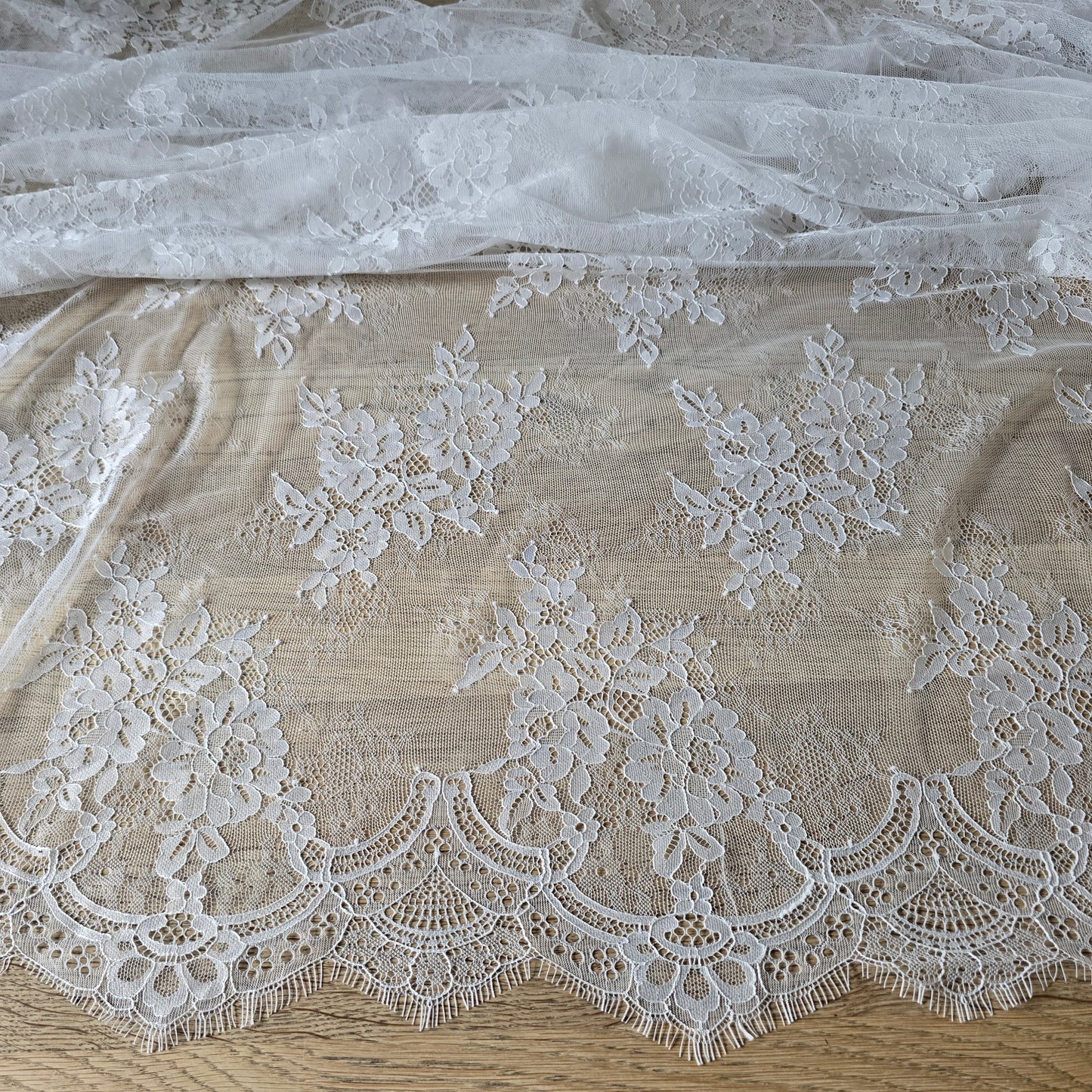 Brautspitze, Französische Spitze, Chantilly, zart & edel, offwhite, ab 45 cm bestellbar