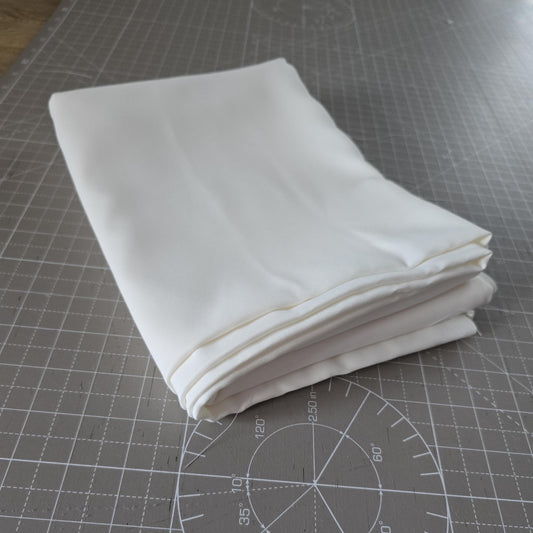 1,5 lfm Brautsatin, Satin fließend matt, schwer, ivory