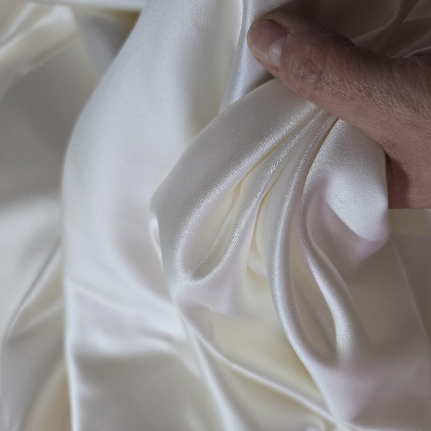 2,25 lfm Brautsatin, Satin dick, geschmeidig, ivory