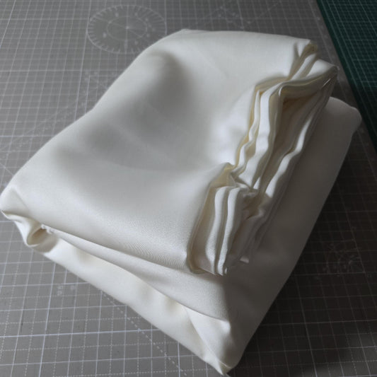 4,80 lfm Brautsatin, Satin weich, dick, seidenmatt, ivory