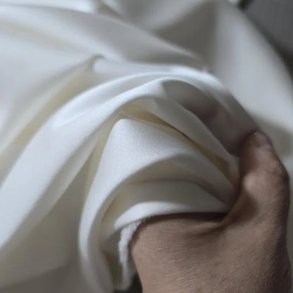 Brautsatin stretch